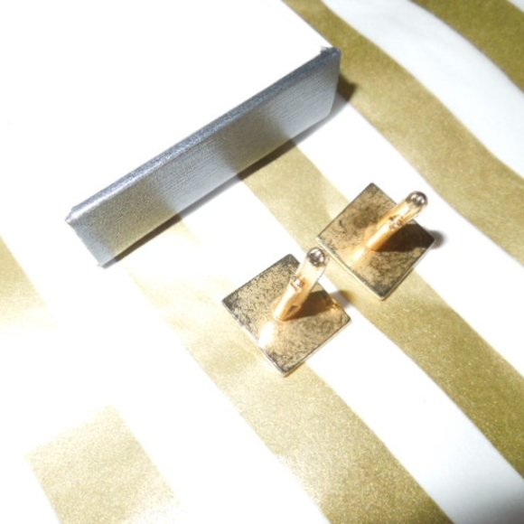 Crislu Gold Tone and Onyx Cuff Links - Picture 4 of 5
